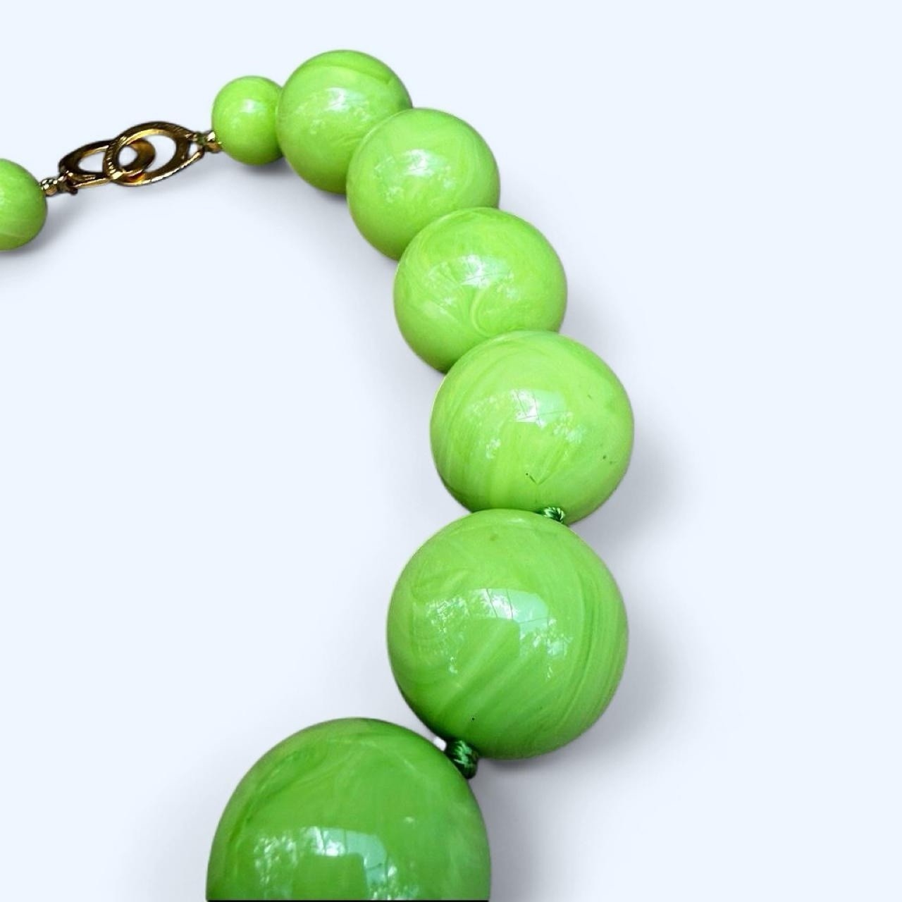 LES BERNARD Choker Chunky Lime Green Lucite Bead Gilded Heavy Turn-Lock Clasp