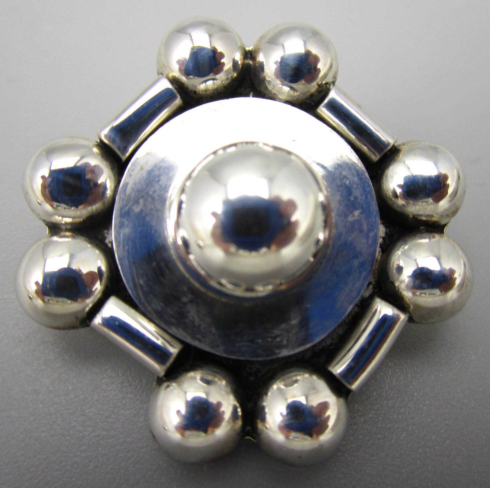 UNIQUE 1 1/” BRENDA SCHOENFELD “LOS CASTILLO” STERLING SILVER BUTTON EARRINGS