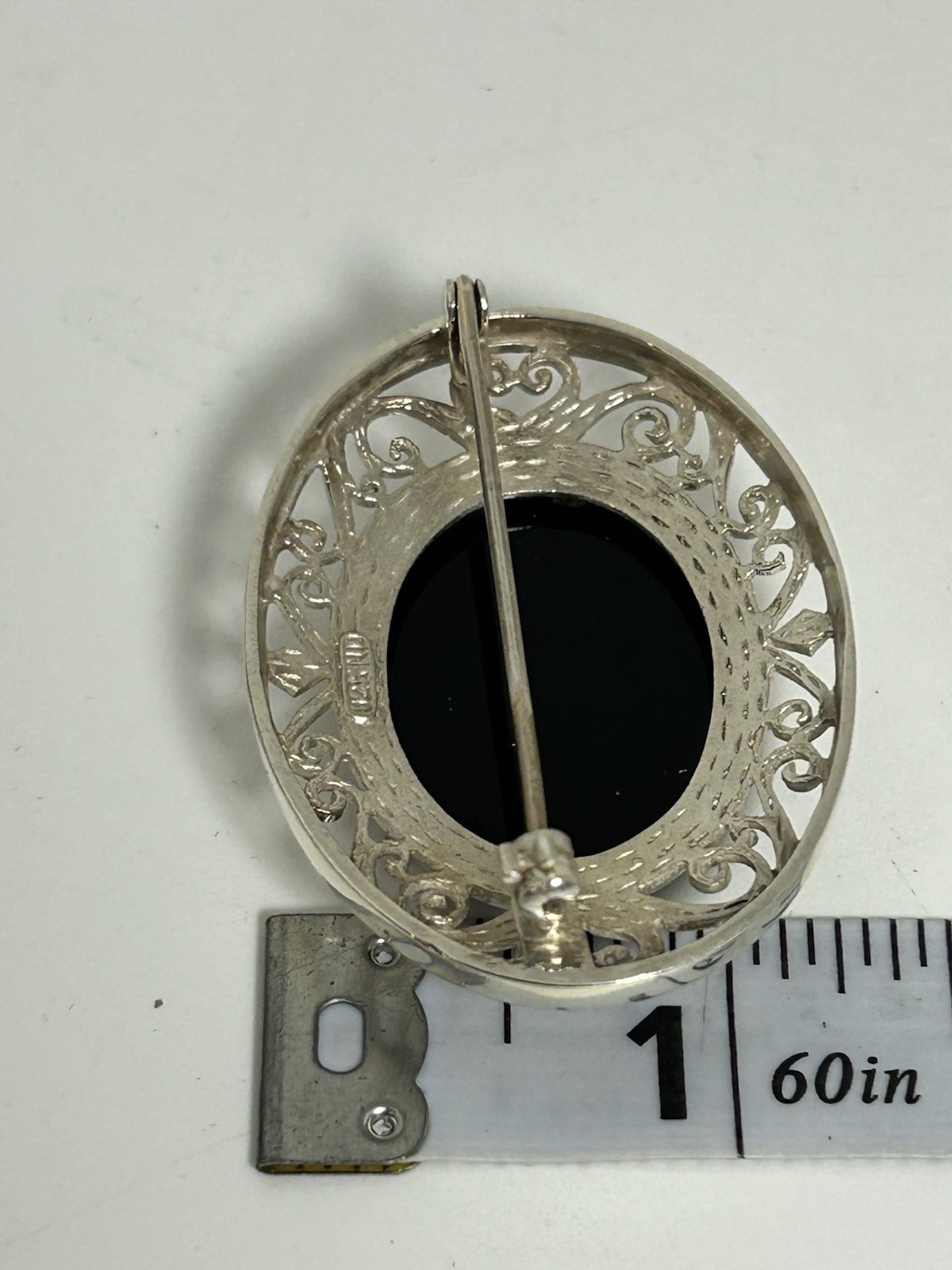 ENGLAND SILVER 825 BROOCH PIN BLACK ONYX SIGNED ND FILIGREE VINTAGE 1970s