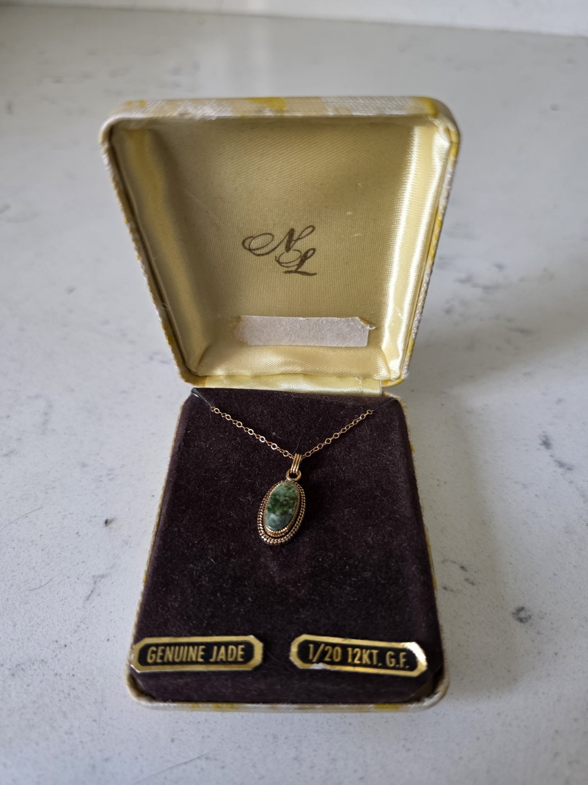 Vintage NIB 1/20 12k Gold Filled Genuine Green Jade Filigree Pendant 18″ Chain