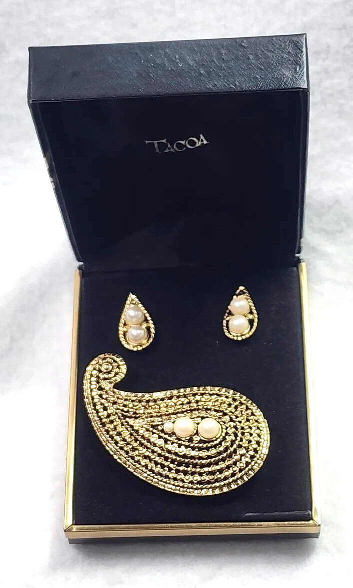 VTG Tacoa Gold Tone Paisley Faux Pearls Brooch & Pierced Earrings Set w/Box