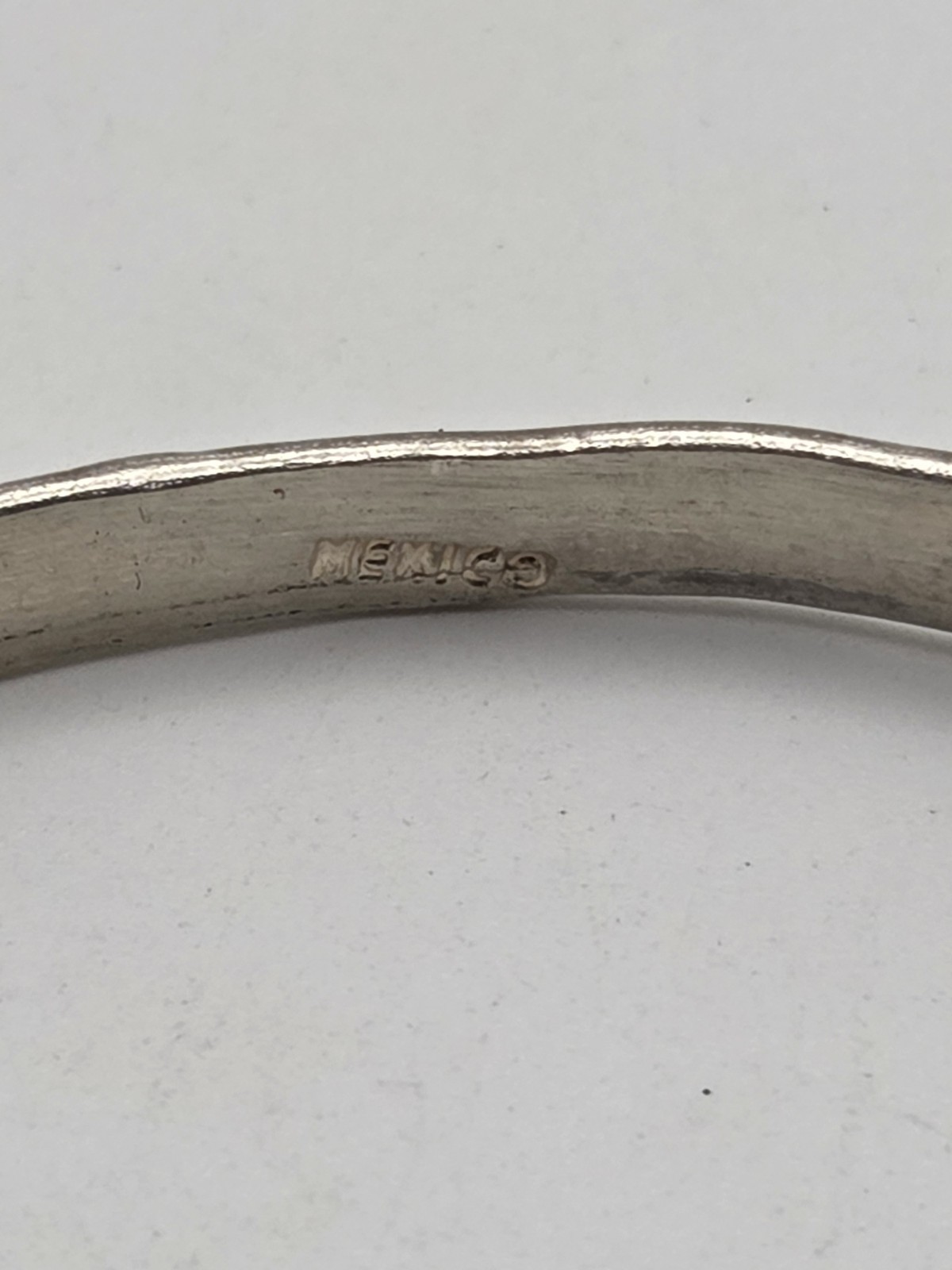 Vintage Silver Toned Mexico Bangle Bracelet Size 7.25