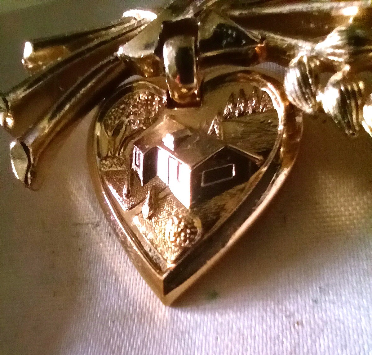 Vintage MIXED JEWELRY “HEARTS AND FLOWERS” PENDANTS ,BROOCHES, NECKLACE,RINGS.