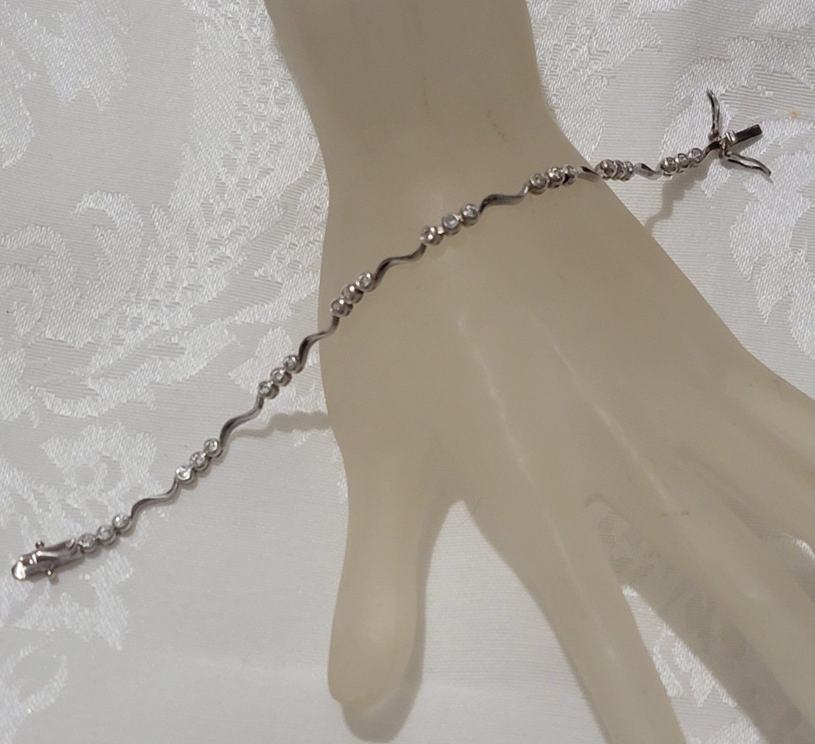 VINTAGE 925 SILVER MAKER MARK DBJ & TINY BRILLIANT CZ STONES 7″ TENNIS BRACELET