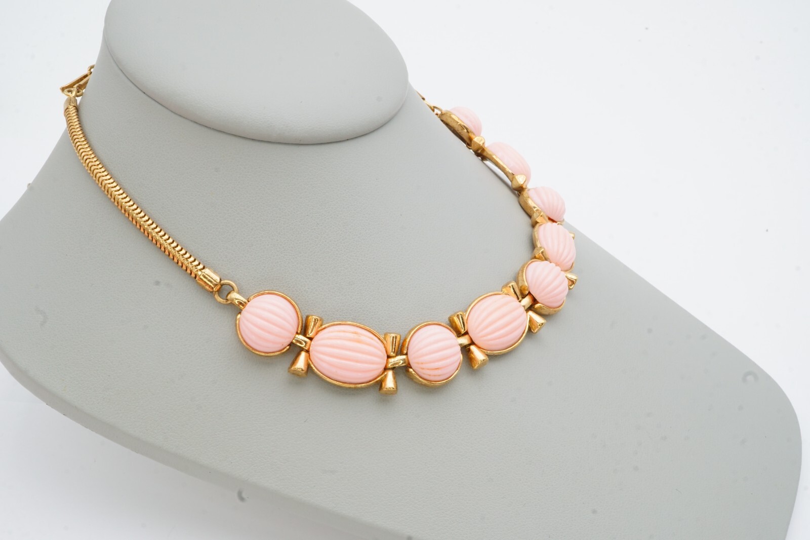Vintage Necklace Gold Tone Molded Pink Stone 15.5″