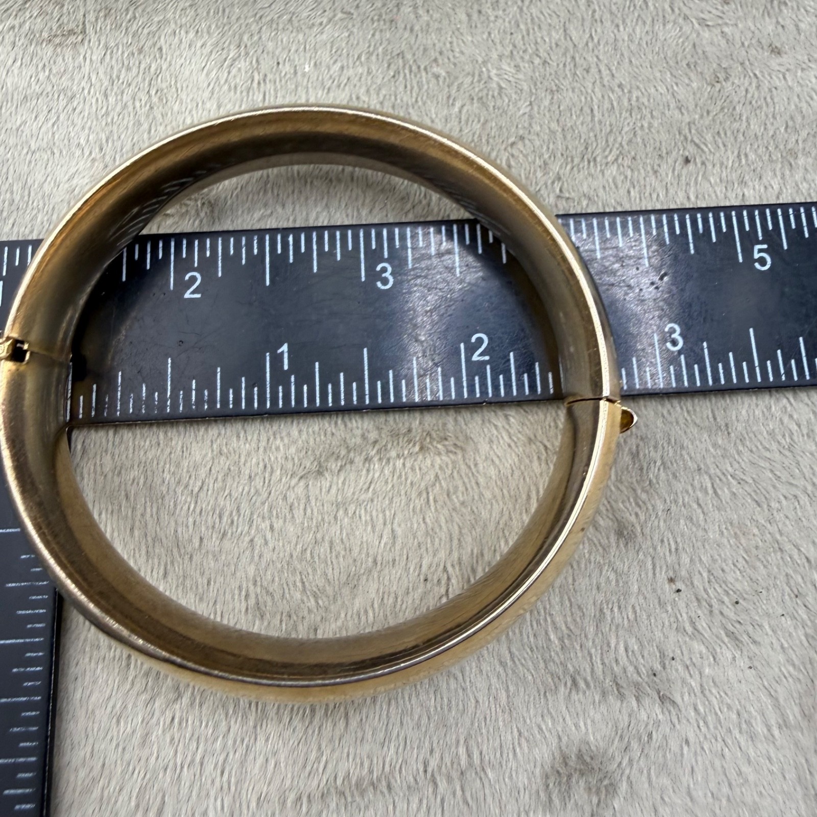 Vintage Hinged Bangle Bracelet Gold Tone 7.5”