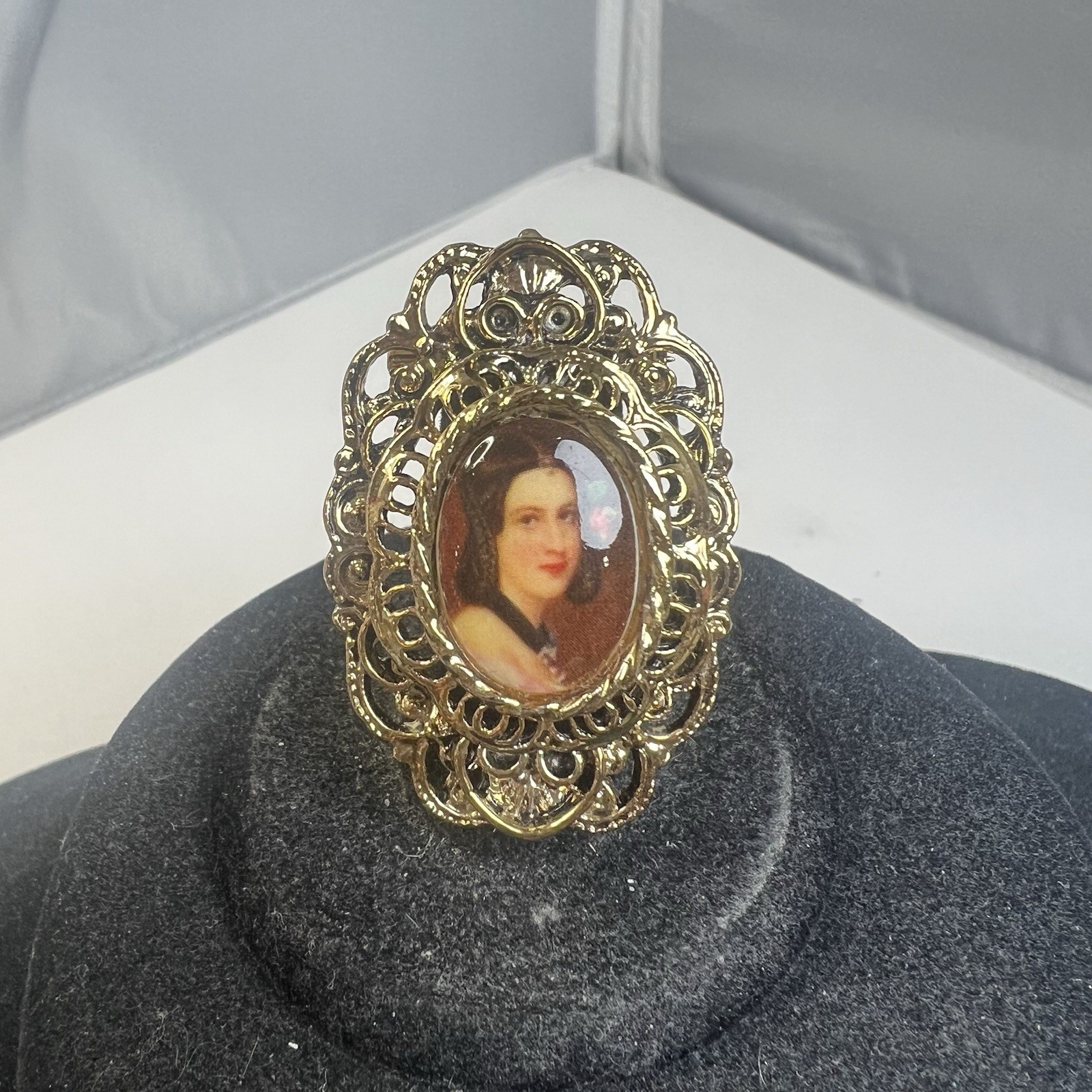 Vintage Gerrys Cameo Victorian Portrait Brooch Pin