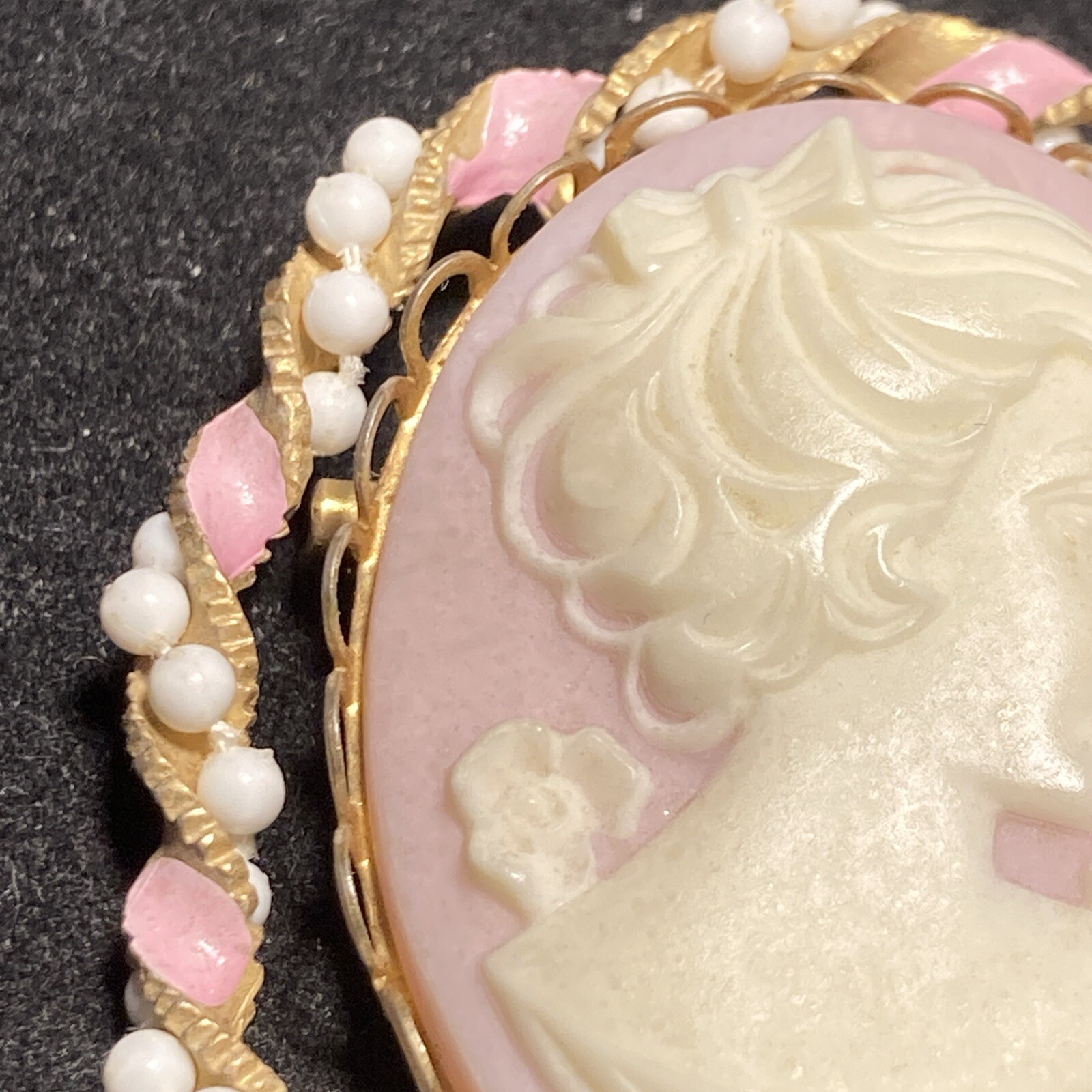 Pink ivory gold CAMEO lg BROOCH tests 12k Gold plate 2.09″ twisted metal faux