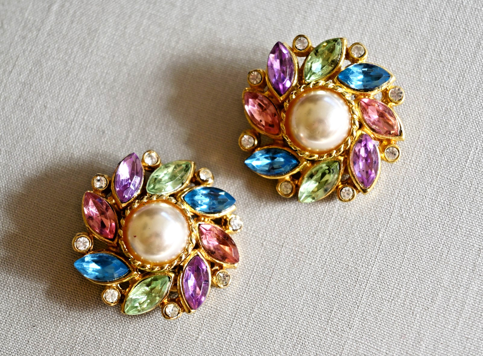 Vintage Multicolor Crystal Faux Pearl Cabochon Gold Tone Floral Clip On Earrings