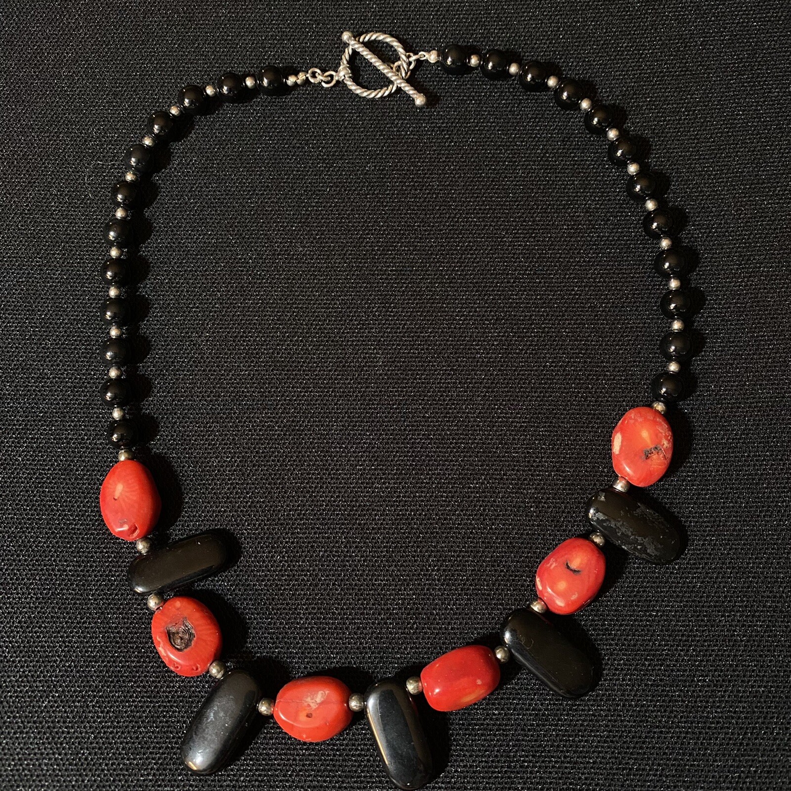 BEAUTIFUL ARTISAN MADE ESTATE STERLING SILVER CORAL & BLACK GLASS NECKLACE 19”