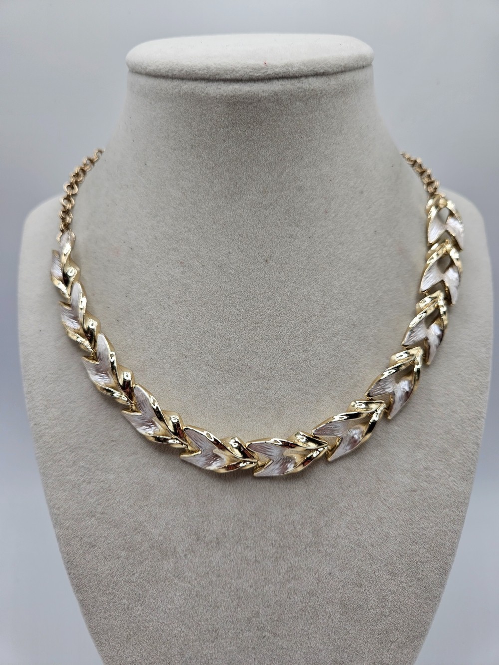 VINTAGE Gold and Silver Two-Tone Textured Articulated Leaf Link Choker Necklace