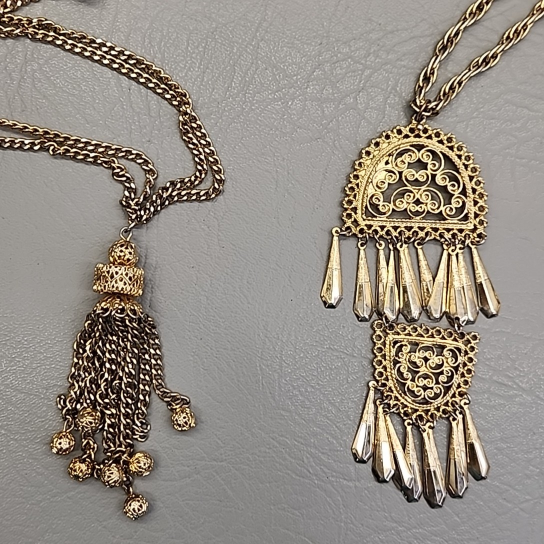 Vintage Chain Necklace Lot of 3 Gold Tone Heart Medallion Tassel 20-35″ Has Wear