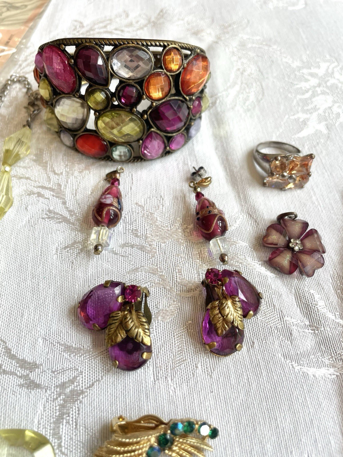 Large Lot 130+ Pc VINTAGE & ANTIQUE Jewelry Signed/Unsigned Coro Mixed Lot