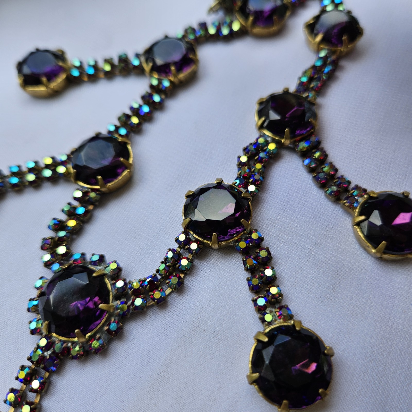 1940s RARE HOBE FIVE PENDANT PURPLE HEAD- LIGHT ORIGINAL COND FESTOON NECKLACE
