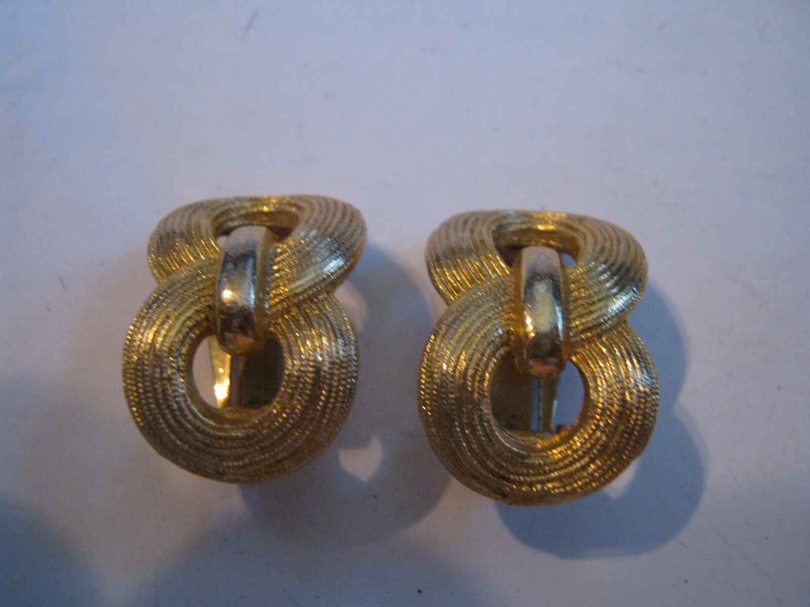 ORENA Paris (1977-2005) Golden Textured Figure 8 Knot 1″ Clip-On Earrings