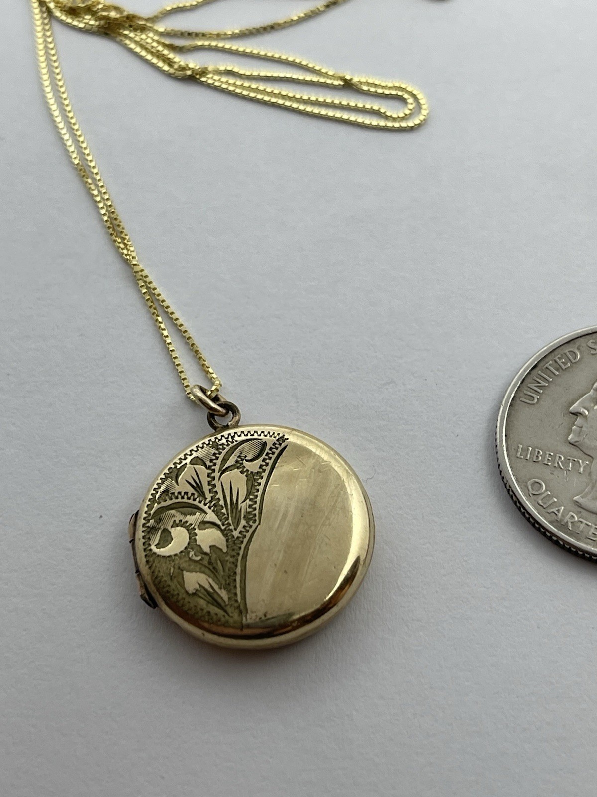 Art Deco Rolled Gold Heart Round Locket Engraved Leaf Fronds Design Pendant