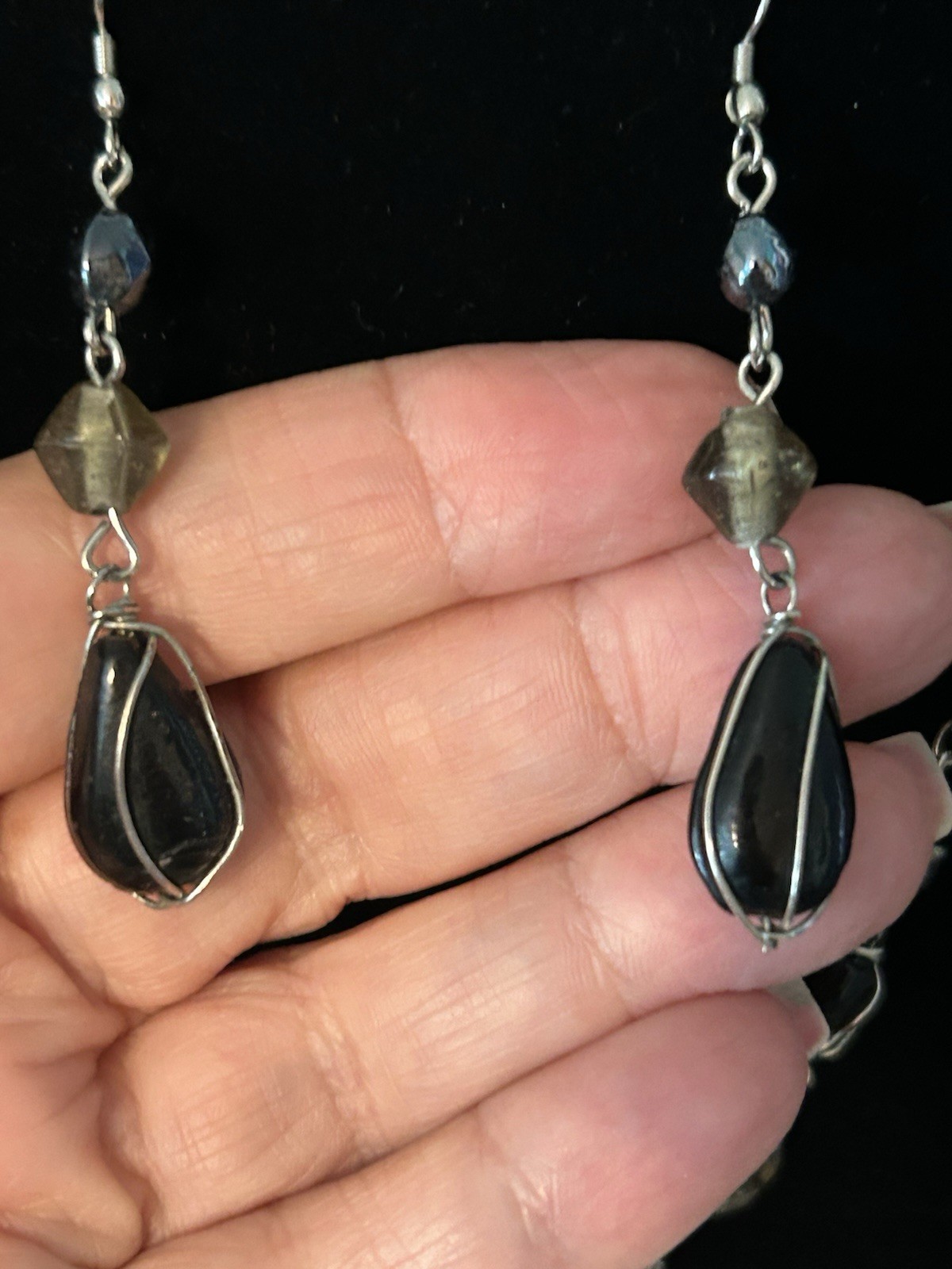 Black & Gray Stone Silvertone Y Necklace 16″ + 3″ Extender & 3″ Earrings EUC