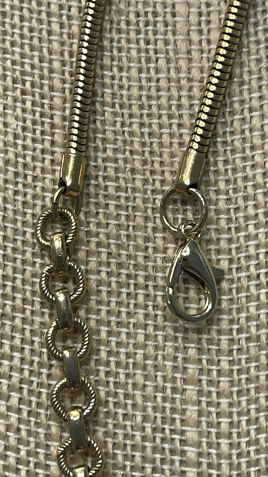 Beautiful Vtg CROWN TRIFARI Chevron V Shaped Necklace 2 Tone 15-17″ ****READ****