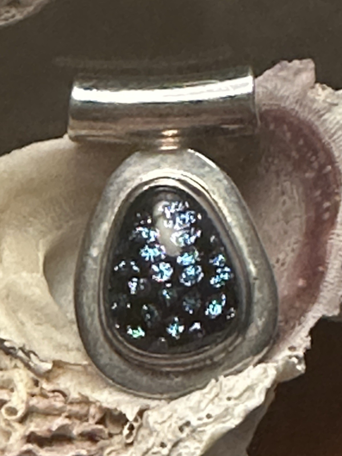 Vintage Teardrop-Shaped Druzy Crystal Pendant Necklace – Dark Mineral Stones