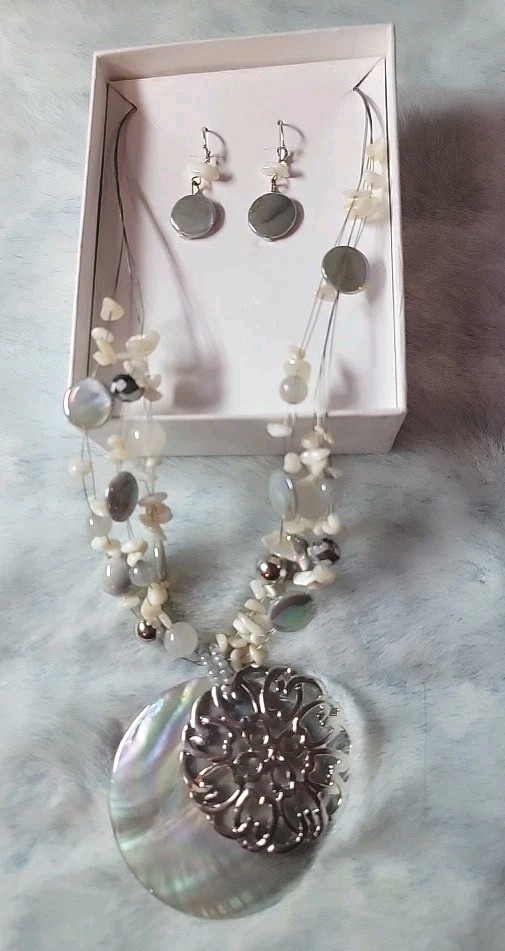 Vintage Shimmer Shell and metal design Necklace & Earring Set NEW WITH BOX.