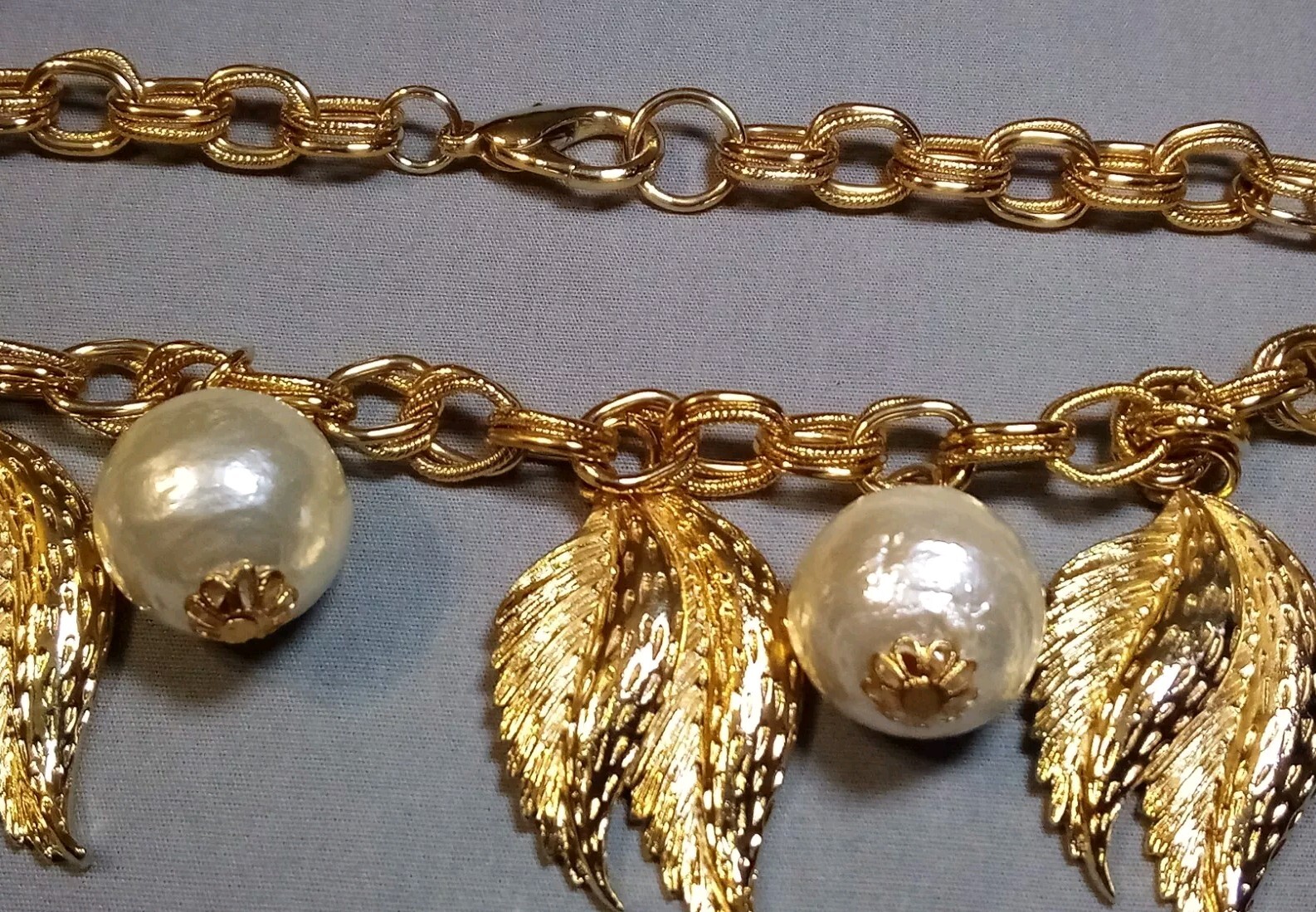 Vintage Gold Tone Double Link Textured Leaves Simulated Pearls Necklace 18-3/4″