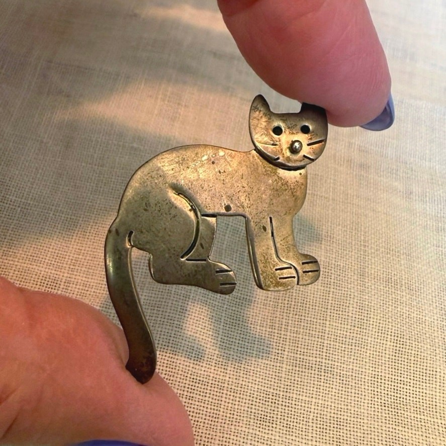 Mexican Sterling Silver Cat Brooch – A & J H MEX 925 – 4.74g – Vintage