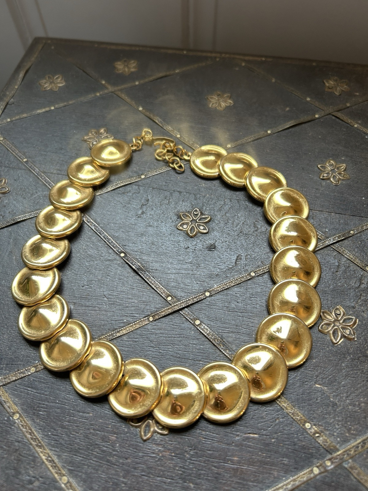 FABULOUS MONET GOLD-TONE FINISH MODERN CONVEX DISK COLLAR NECKLACE Egyptian