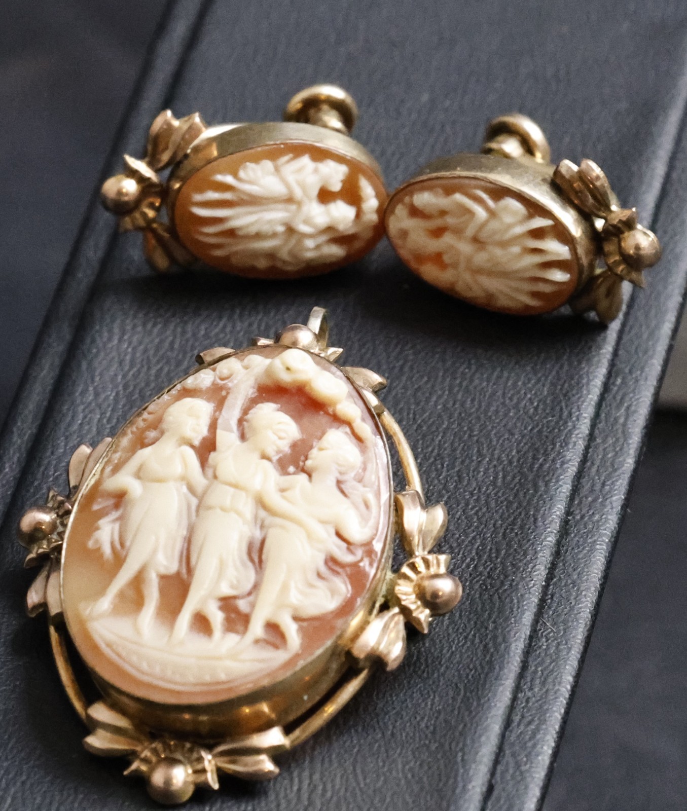 Van Dell Gold Filled CAMEO Brooch Pin Pendant w/ Earrings – Three Graces – WOW