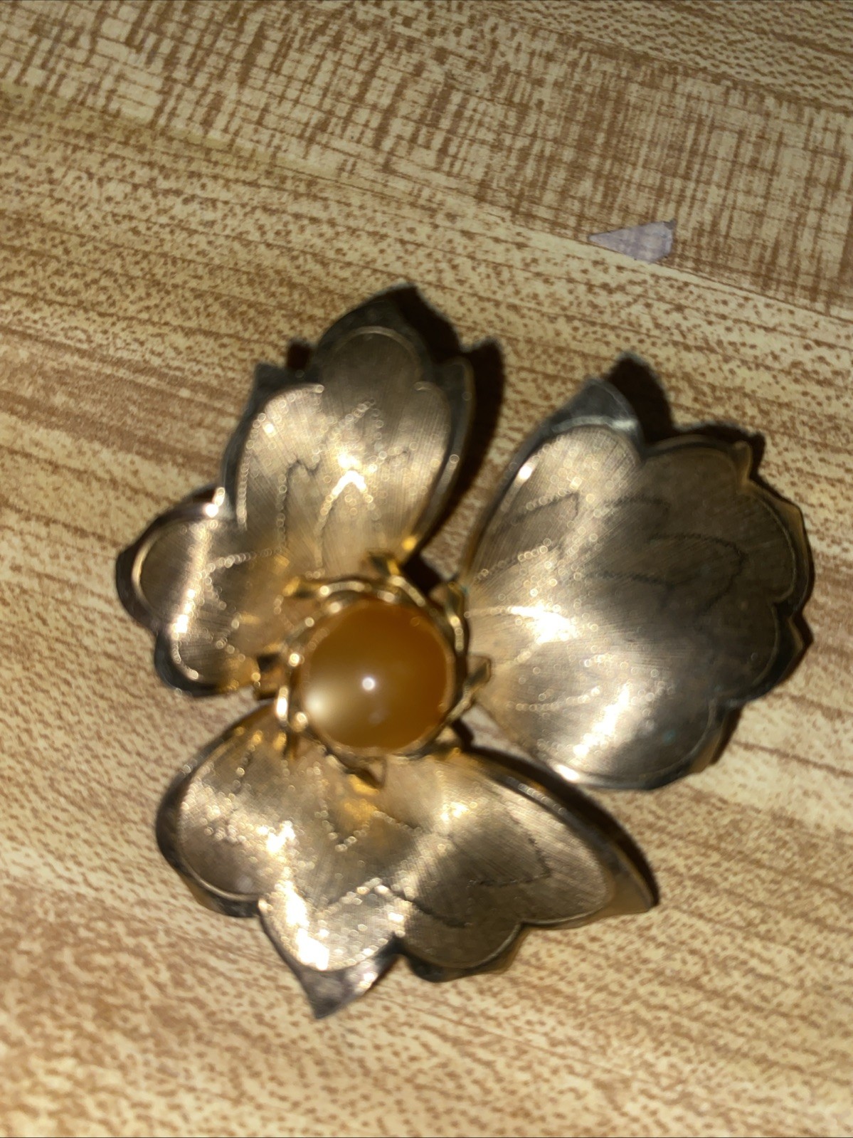 Vintage Texture Gold tone Metal Leaf W/Faux Peach Pearl Brooch 2”