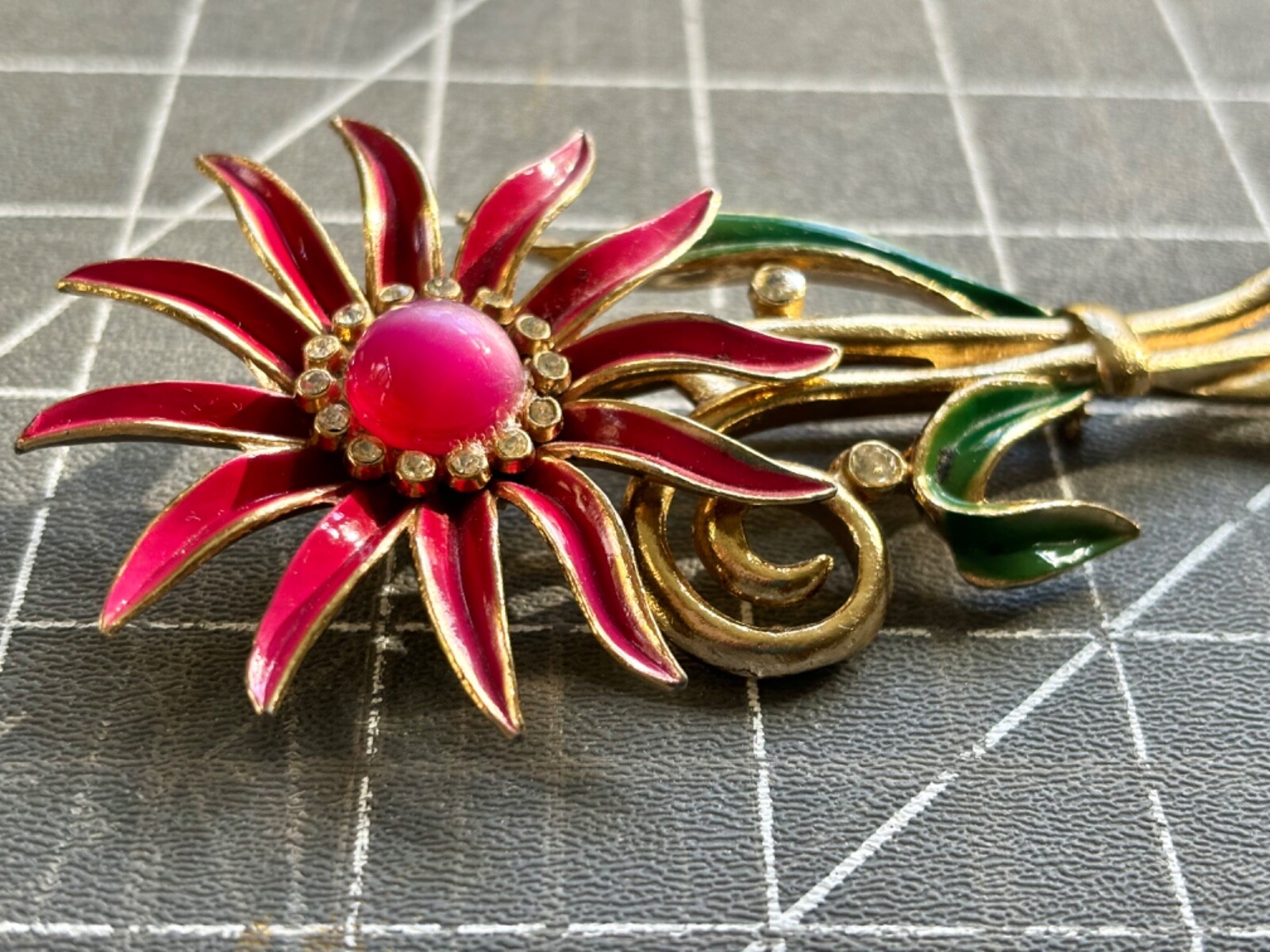 VINTAGE SIGNED CORO RHINESTONE FLOWER BROOCH,MOON GLOW CAB,GILT,STATEMENT PIECE