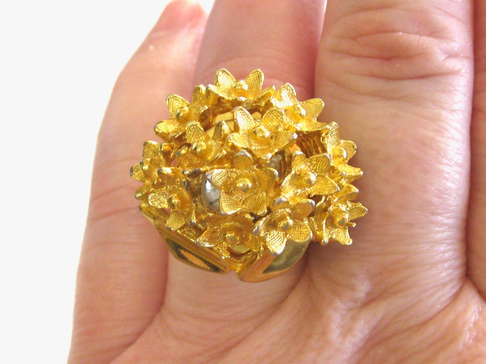 VINTAGE SAMBA MANUAL WIND WATCH RING W HINGED SPRING FORGET ME NOT FLORAL COVER