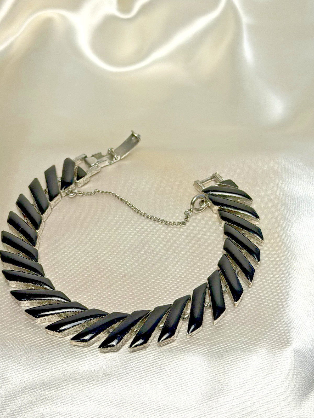 Vintage Silver Tone & Black Link Bracelet – Sleek Articulated Design 7″