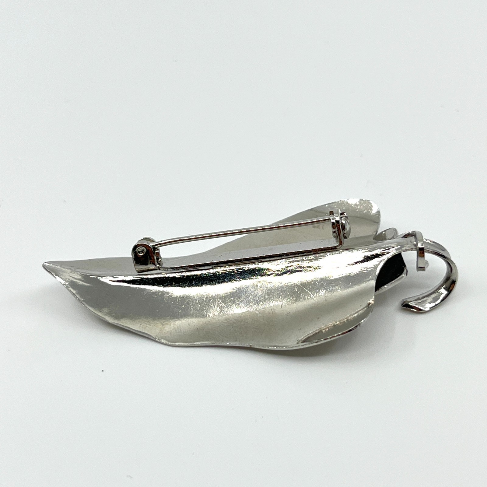 Vintage Silver Tone Textured Leaf Brooch Retro Nature Inspired Pin Classic