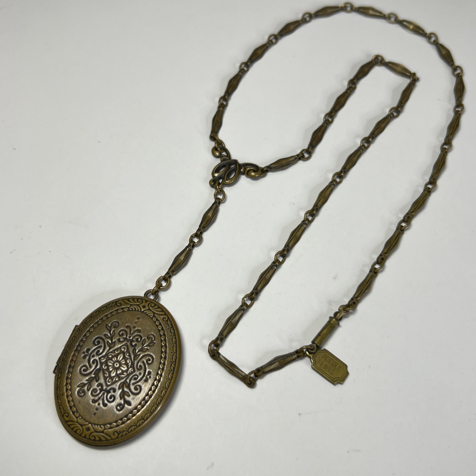 Pididdly Links Floral Locket Necklace Brass Tone Victorian Antique Style 20”