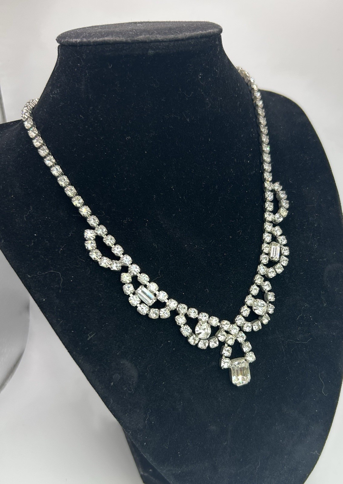 Vintage – Weiss Necklace – Round And Emerald Cut Clear Rhinestones.