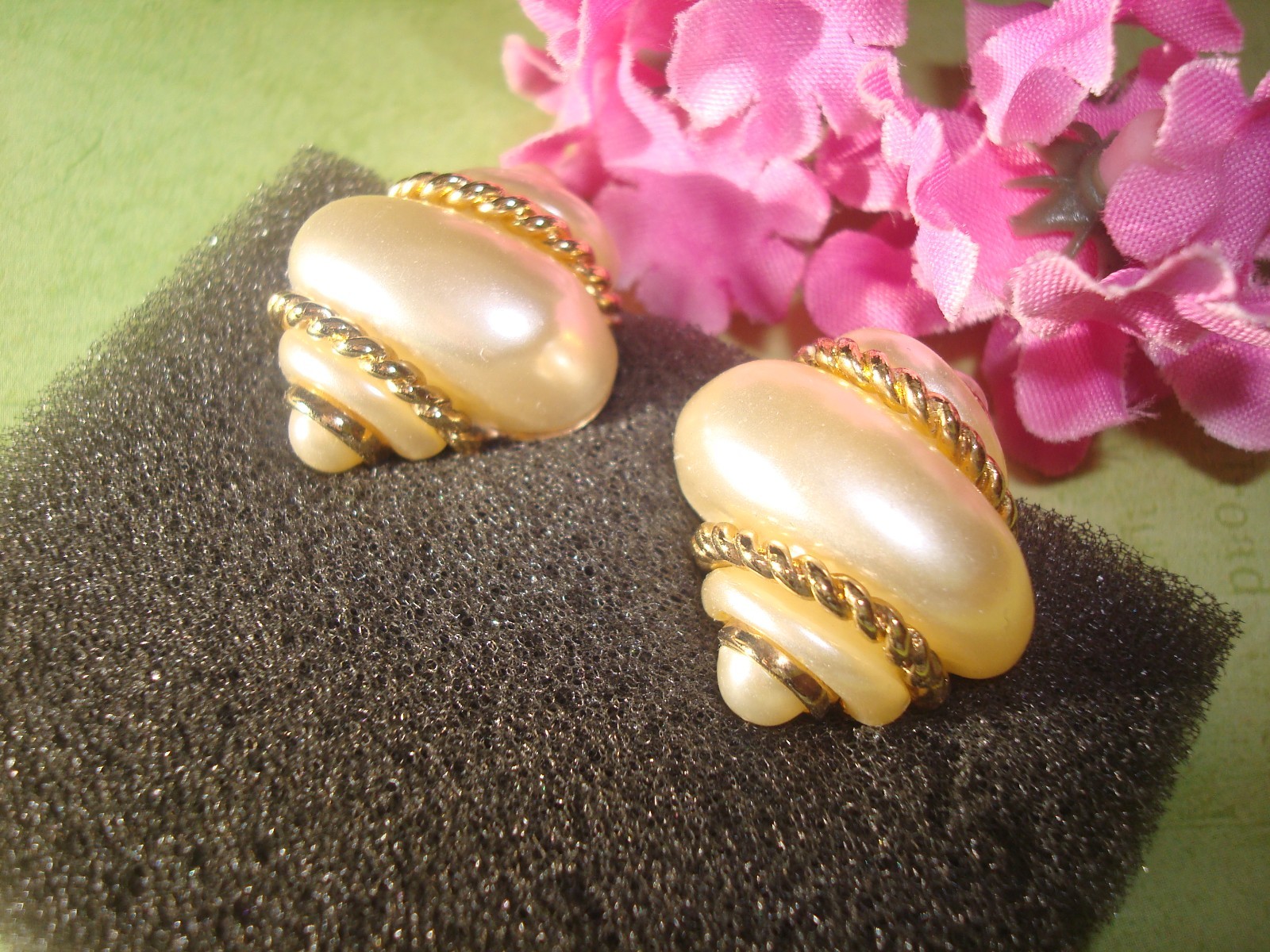 VTG.SIGNED”REPLICA”Made in ITALY NAUTILUS,SHELL,SNAIL F/PEARL EARRINGS GOLD/Plt.