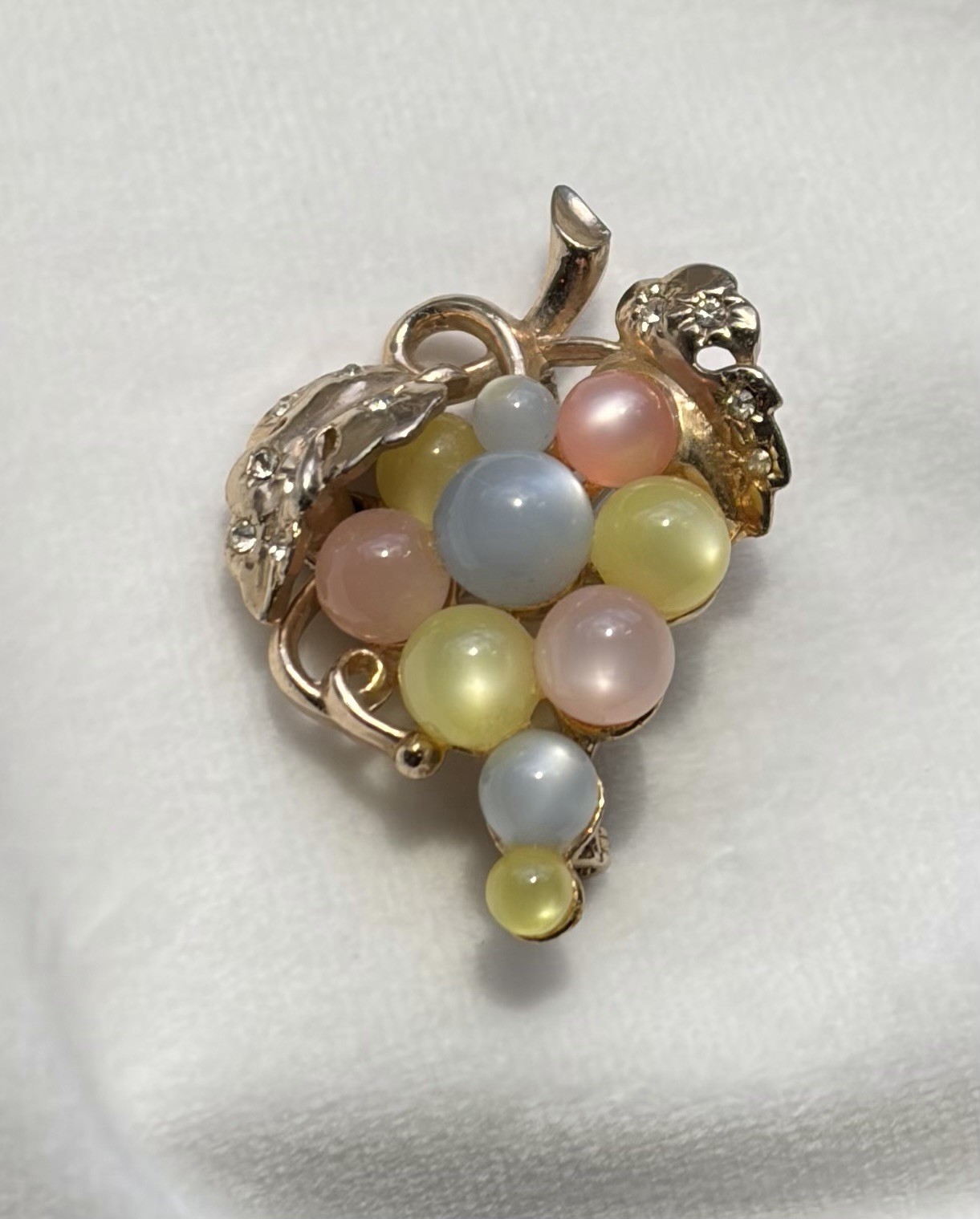 Vintage Moonglow Lucite Grape Cluster Brooch Pastel Colors Gold Tone