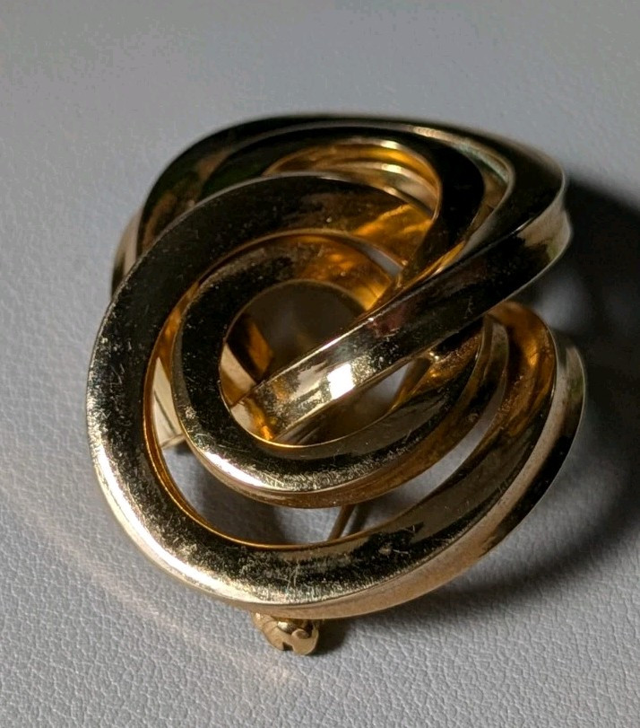 Vintage Grosse Germany Gold Plated Interlocking Infinity Love Knot 1971 Brooch