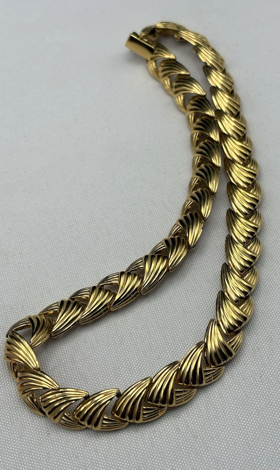 Vintage NAPIER Signed Gold Tone Articulated Necklace Textured Links 17″