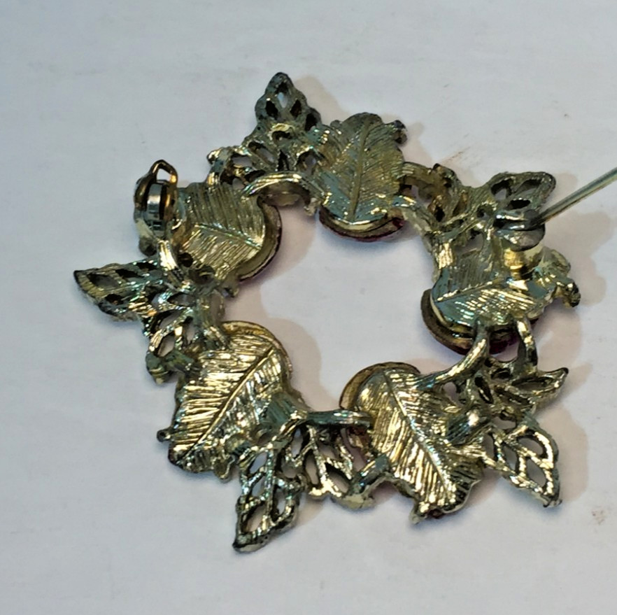 Iridescent Pressed Glass Brooch Vintage Leaf Gold Tone Red Jewelry Pin 1 1/2″!