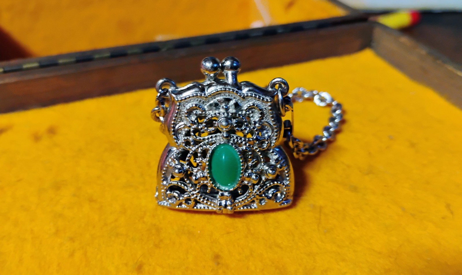 Unique Piece Silver Tone Filagree Coin Purse Not Sure If It’s A Pendant Or…