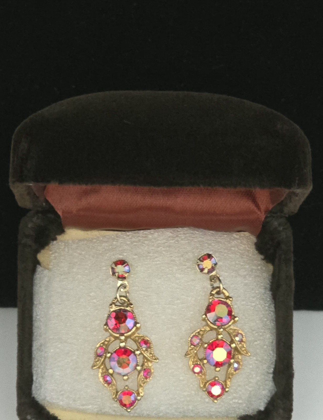 VTG IRIDESCENT PINKS PURPLES CRYSTALS VICTORIAN PIERCED DANGLY EARRINGS☆1.5″☆EC
