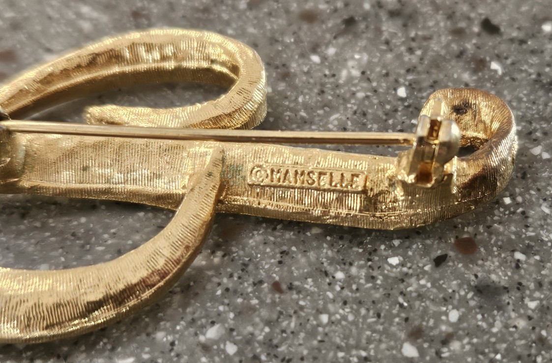 Manselle Signed Letter “P” Brooch Brushed and Smooth Gold Tone Finish 2 1/8″