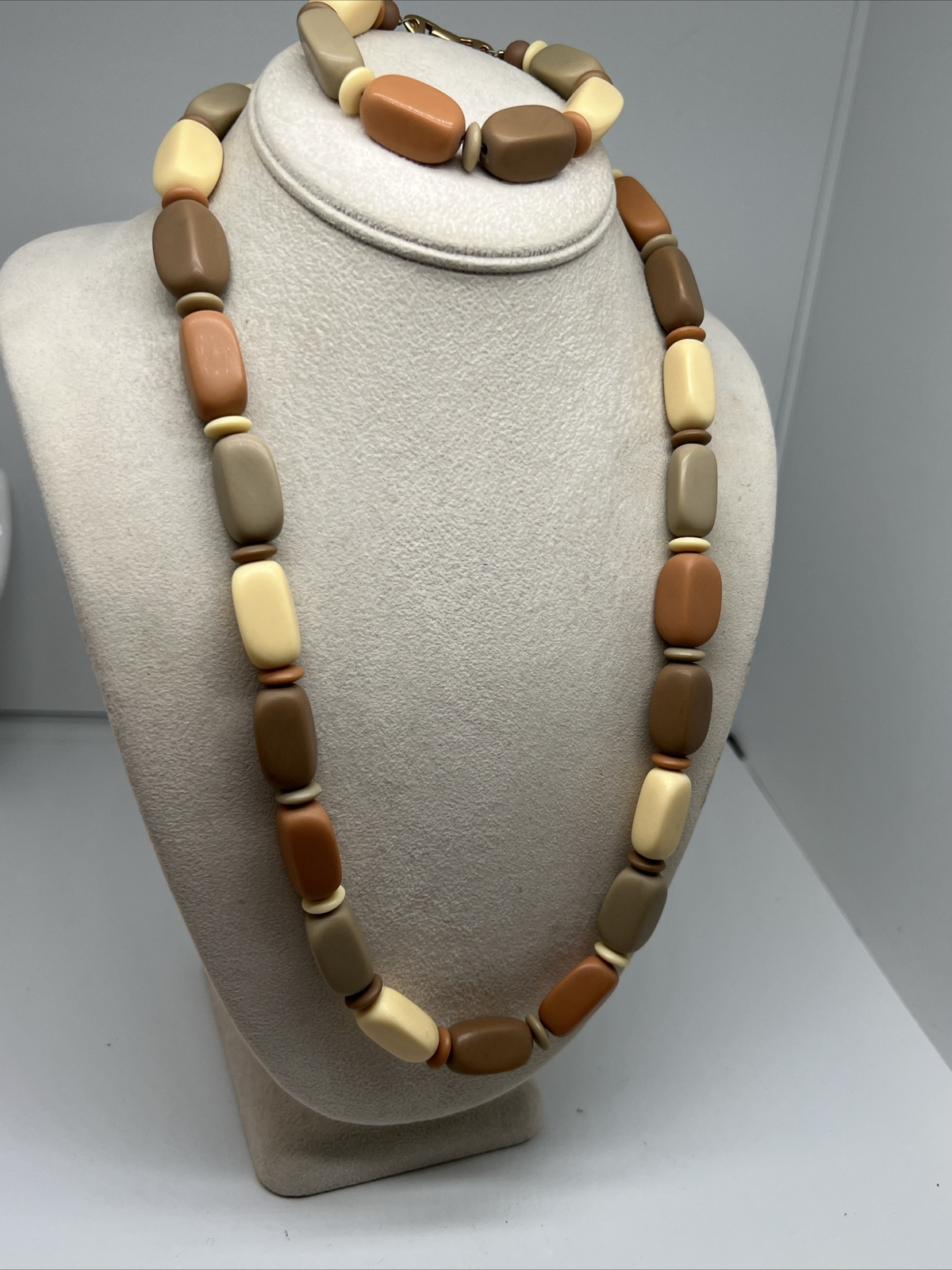 Vintage 1985 Napier Earthtones Necklace Bracelet Set Lisa Bertolli Resin Bead