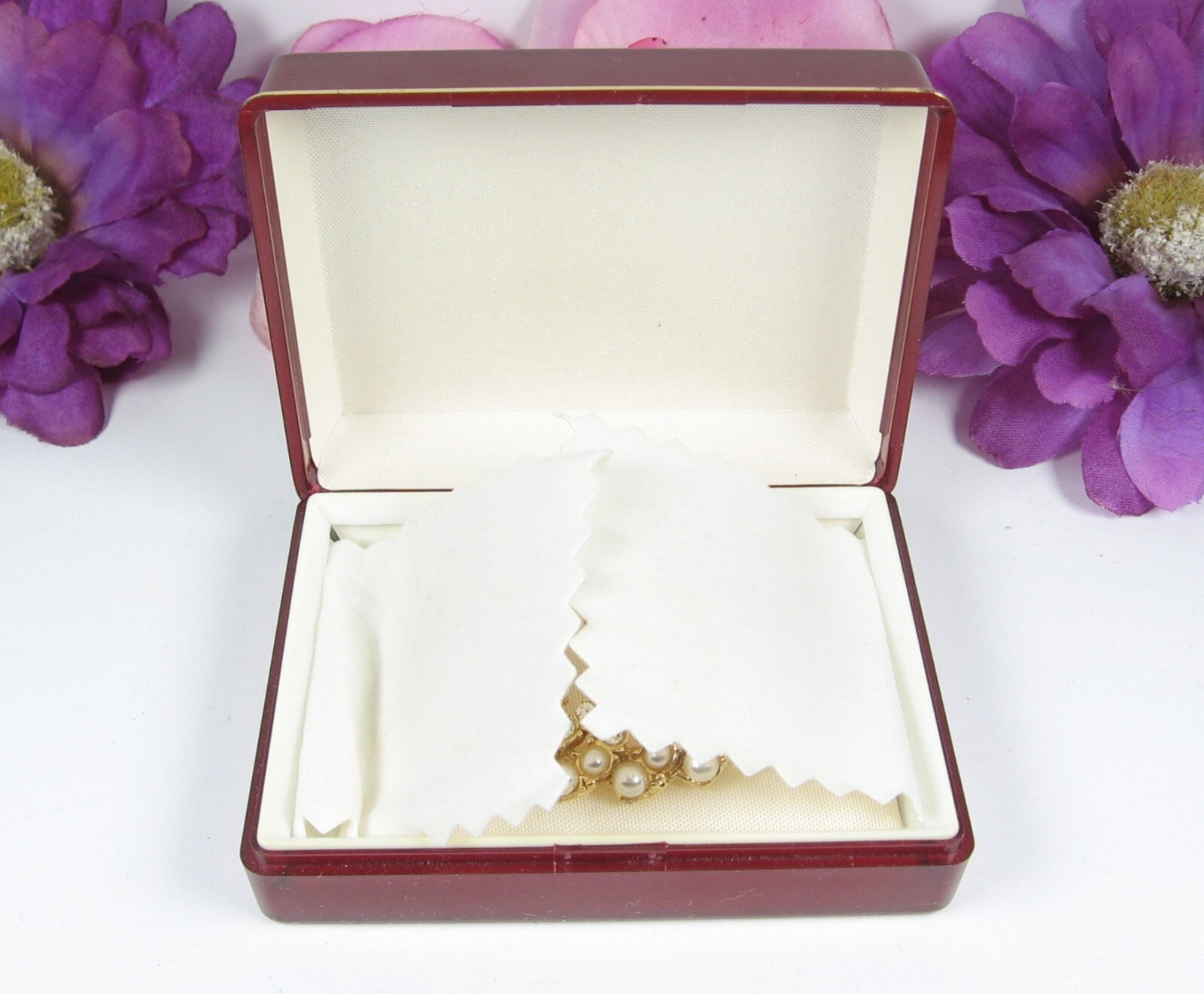 Vintage RHINESTONES & FAUX PEARLS Pinwheel PIN Brooch Goldtone Oval W/ Box