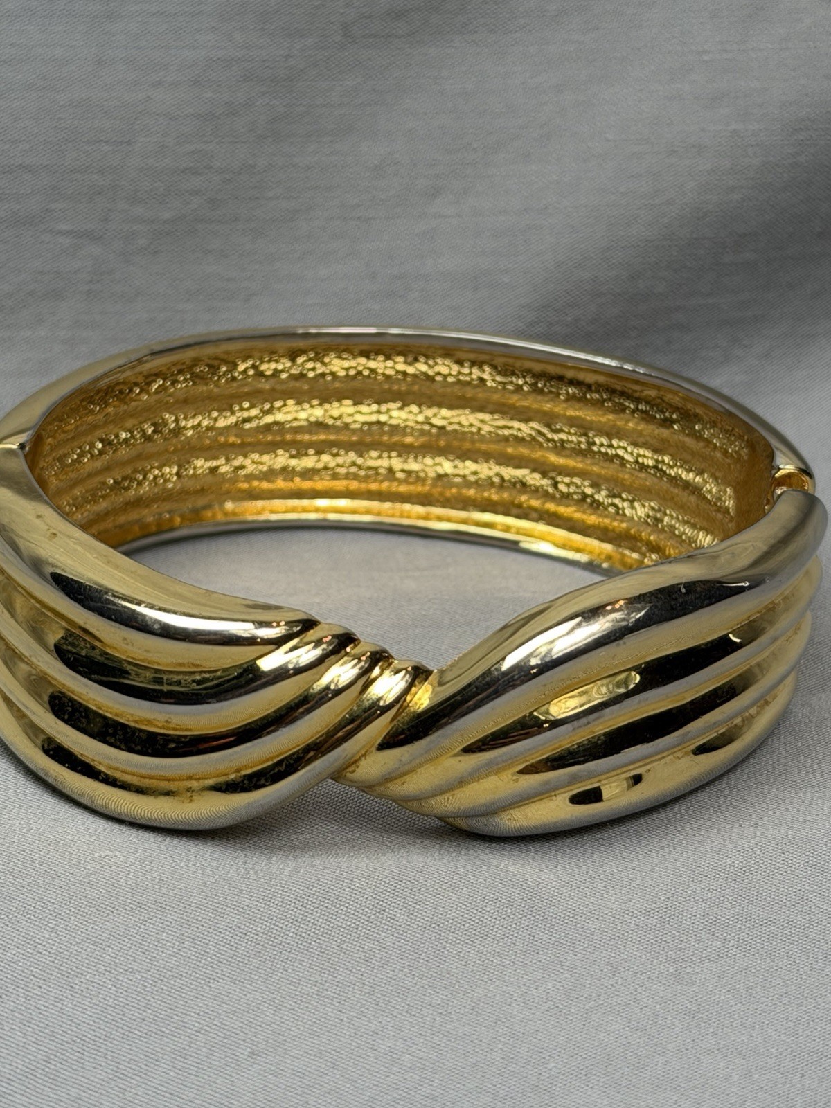 1980s Gold Tone Bangle Bracelet Ribbed Twist Spring Hinge Open Close