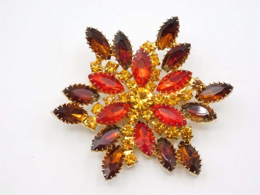 B892-VINTAGE PIN/BROOCH~AUTUMN/FALL COLORS!~BEAUTIFUL~PRONG SET STONES~2.5″ WIDE