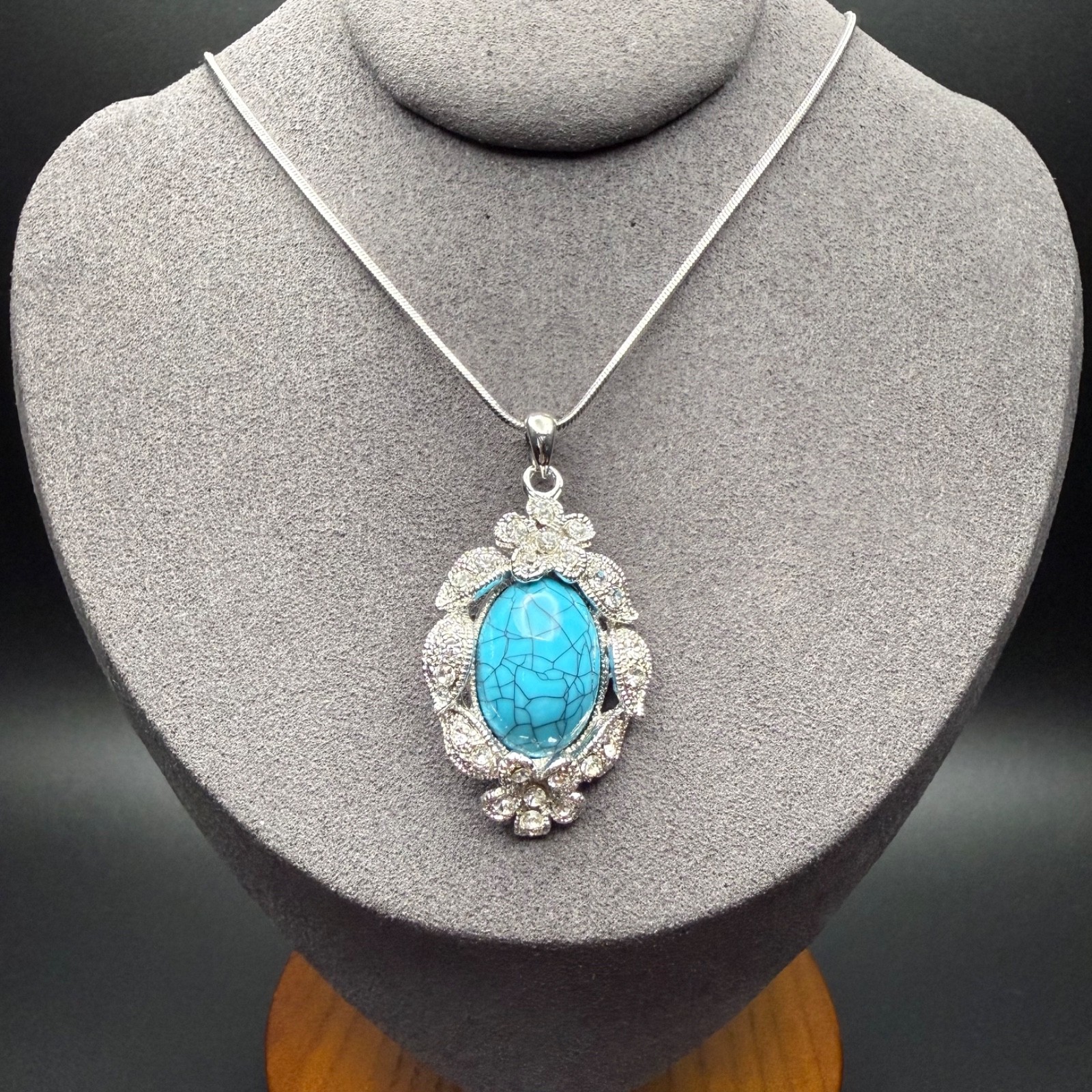 Faux Turquoise Cabochon Floral Rhinestone Pendant Necklace Silver Tone Y2K 2000s