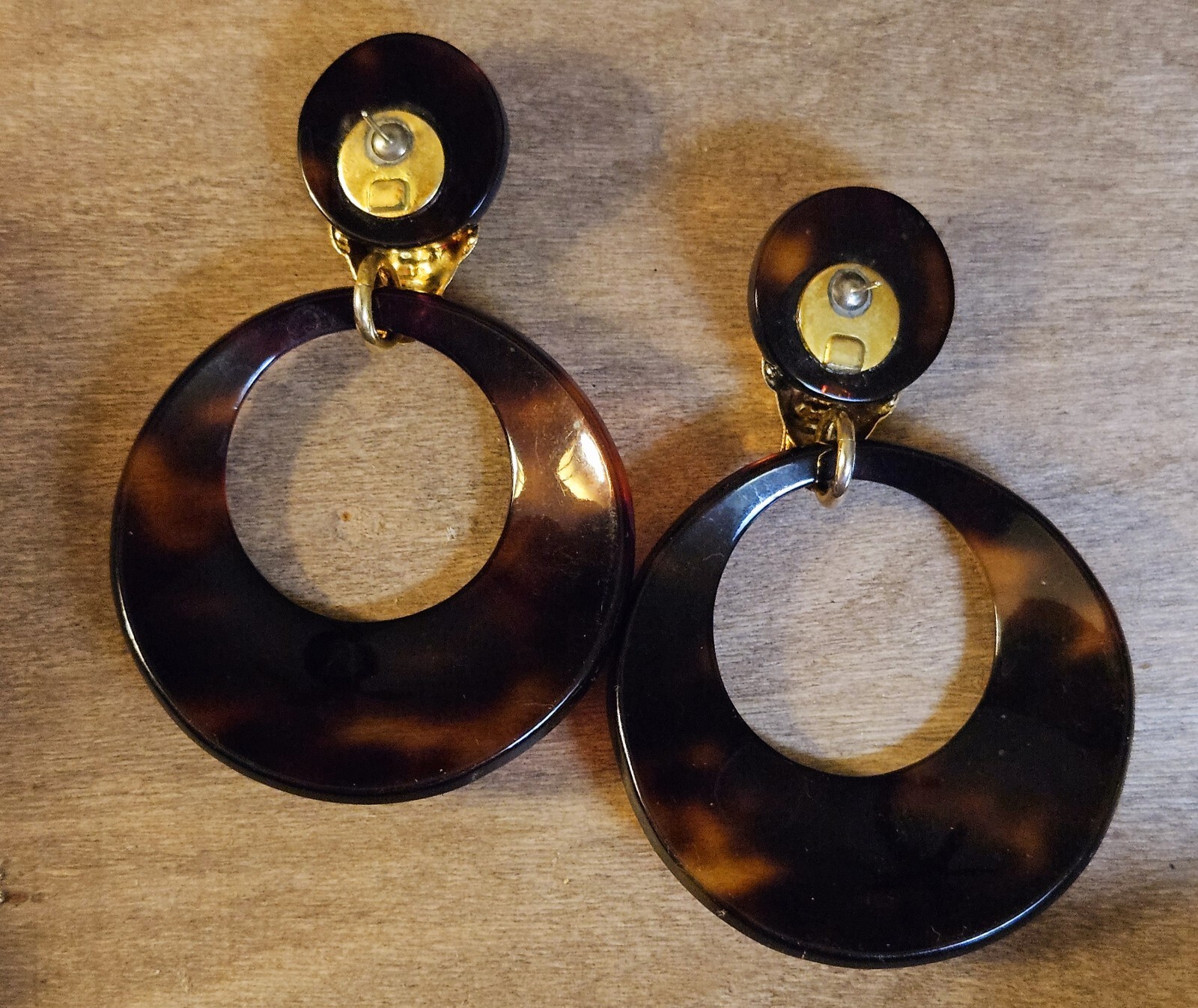 Door Knocker Earrings Tortoise Shell Acrylic Woman Head Gold Tone Pierced