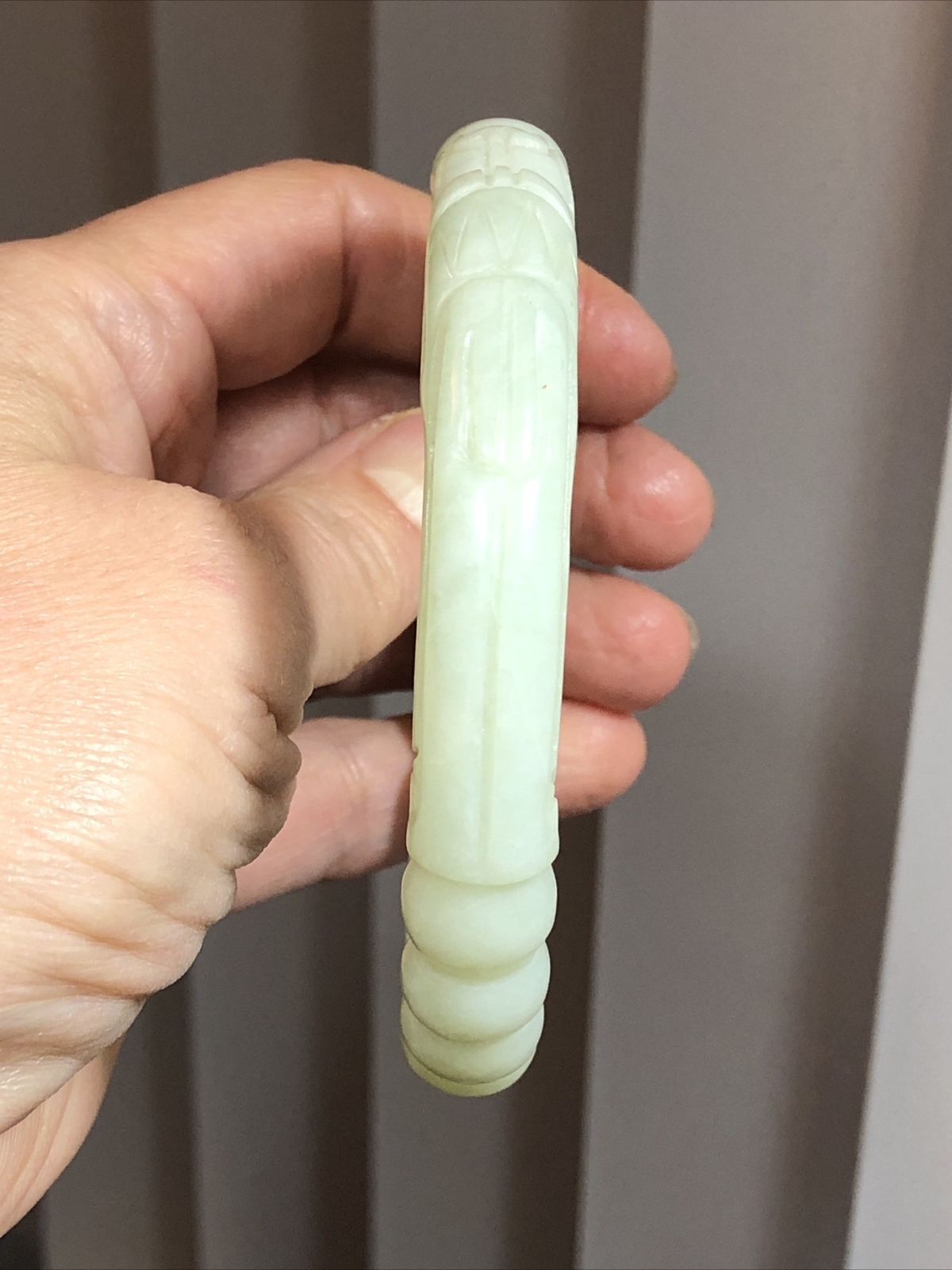 5.Metropolitan Museum Of Art Light Green JADE stone Bangle Bracelet 56.2g,7 1/4″